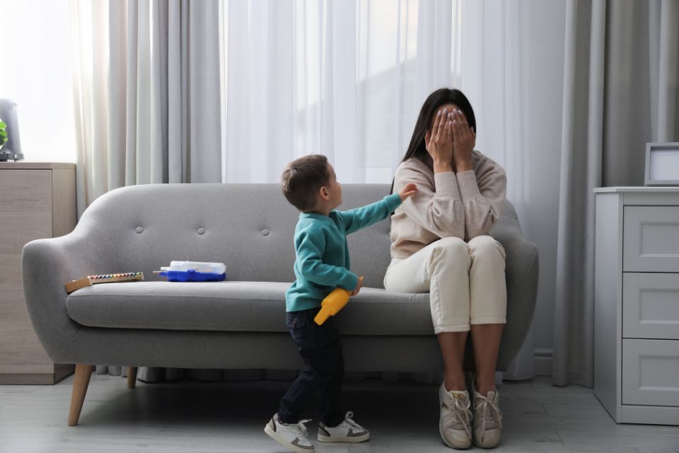單親小孩的內心糾結：談談社會框架和心理諮商的重要性