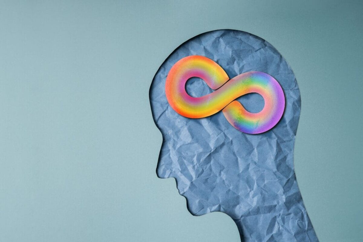 在人群中總覺得自己或孩子有些不同嗎？或許是難以社交、解讀語言或過度專注特定事物，這些可能是亞斯伯格症或自閉症的表現。本文將帶您認識兒童心理治療的核心特徵與應對策略，協助及早理解並善用專業資源，走向更自在的生活。